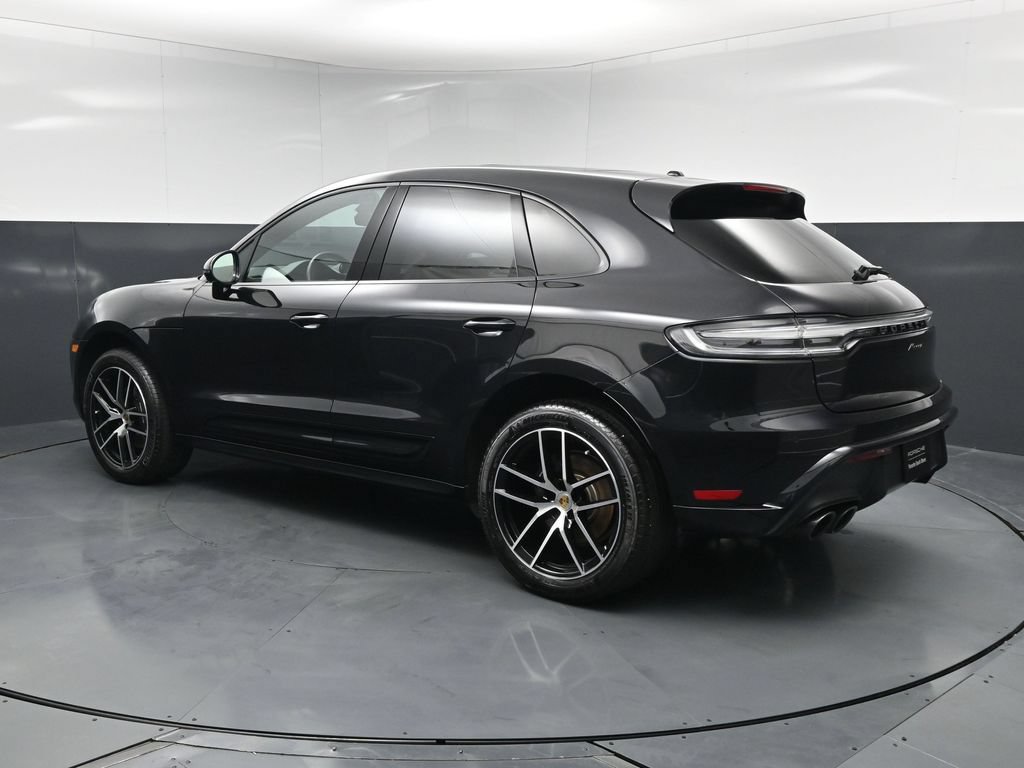 Certified 2025 Porsche Macan AWD/4WD image 3