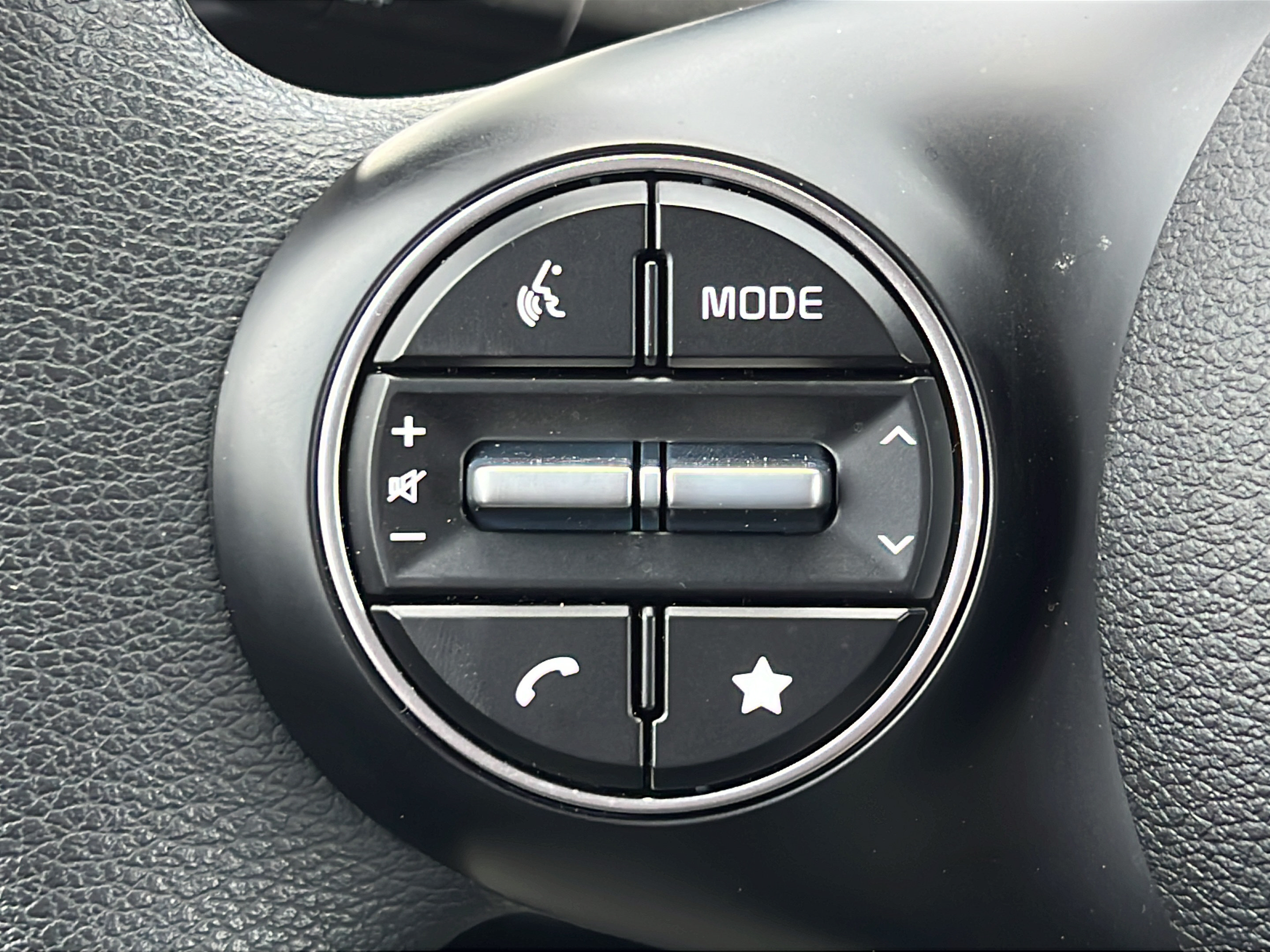 Certified 2025 Kia Soul LX w/ LX Technology Package FWD image 18