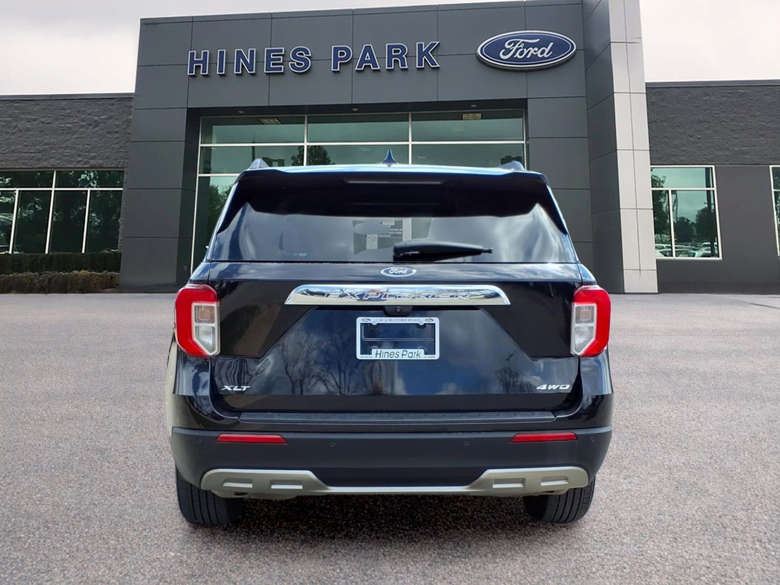 Used 2021 Ford Explorer XLT w/ Equipment Group 202A AWD/4WD image 6