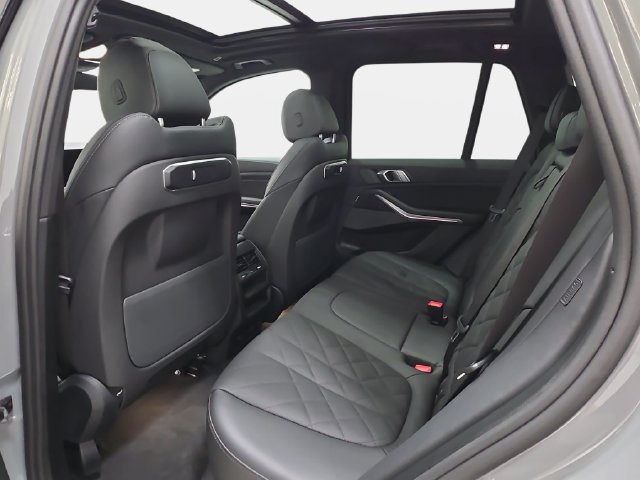 Certified 2025 BMW X5 xDrive40i w/ Parking Assistance Package AWD/4WD image 10