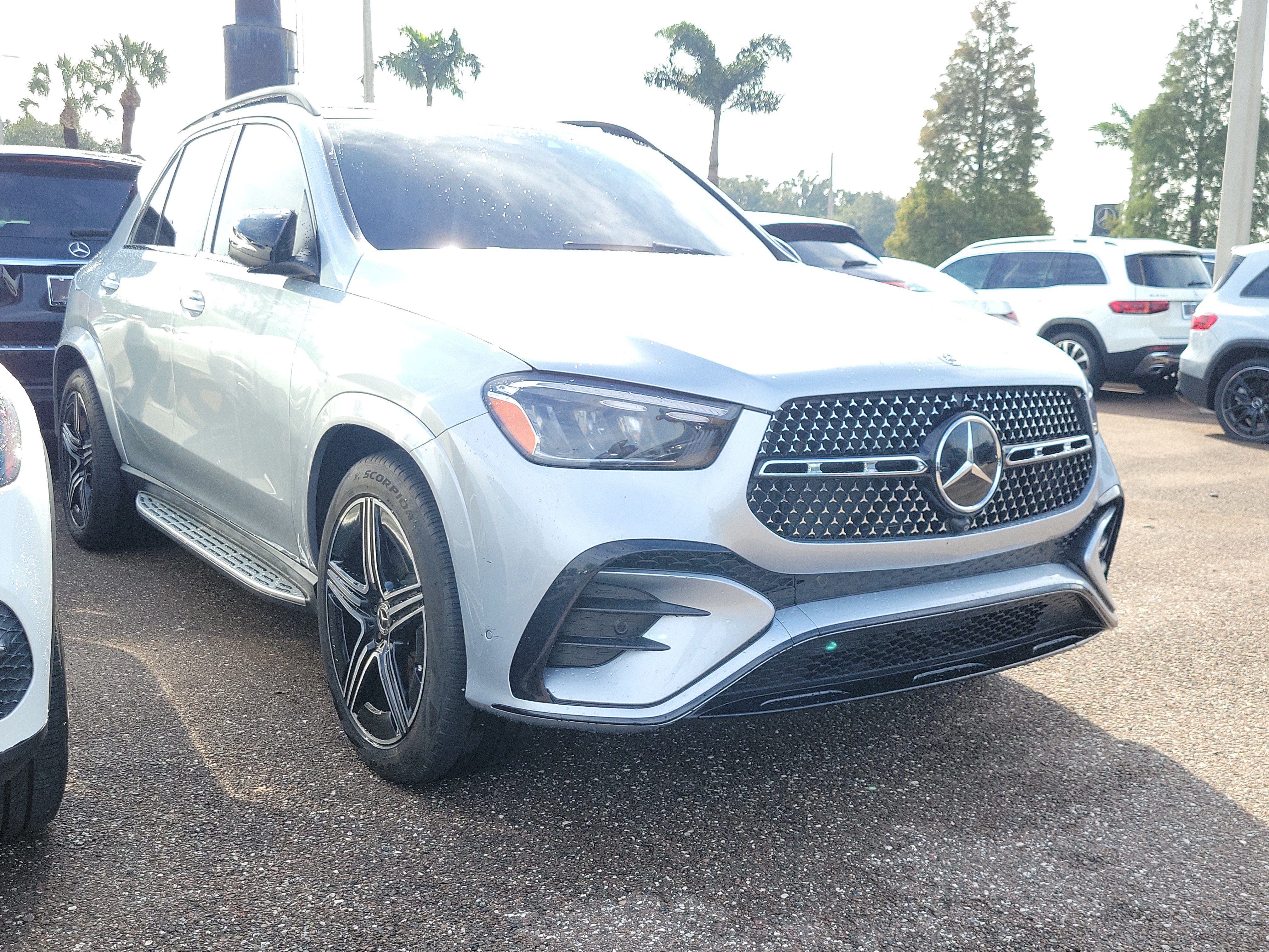Used 2025 Mercedes-Benz GLE 450e 4MATIC image 2