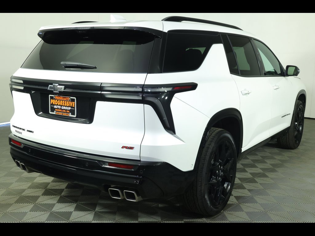 Used 2024 Chevrolet Traverse RS w/ LPO, Floor Liner Package image 2