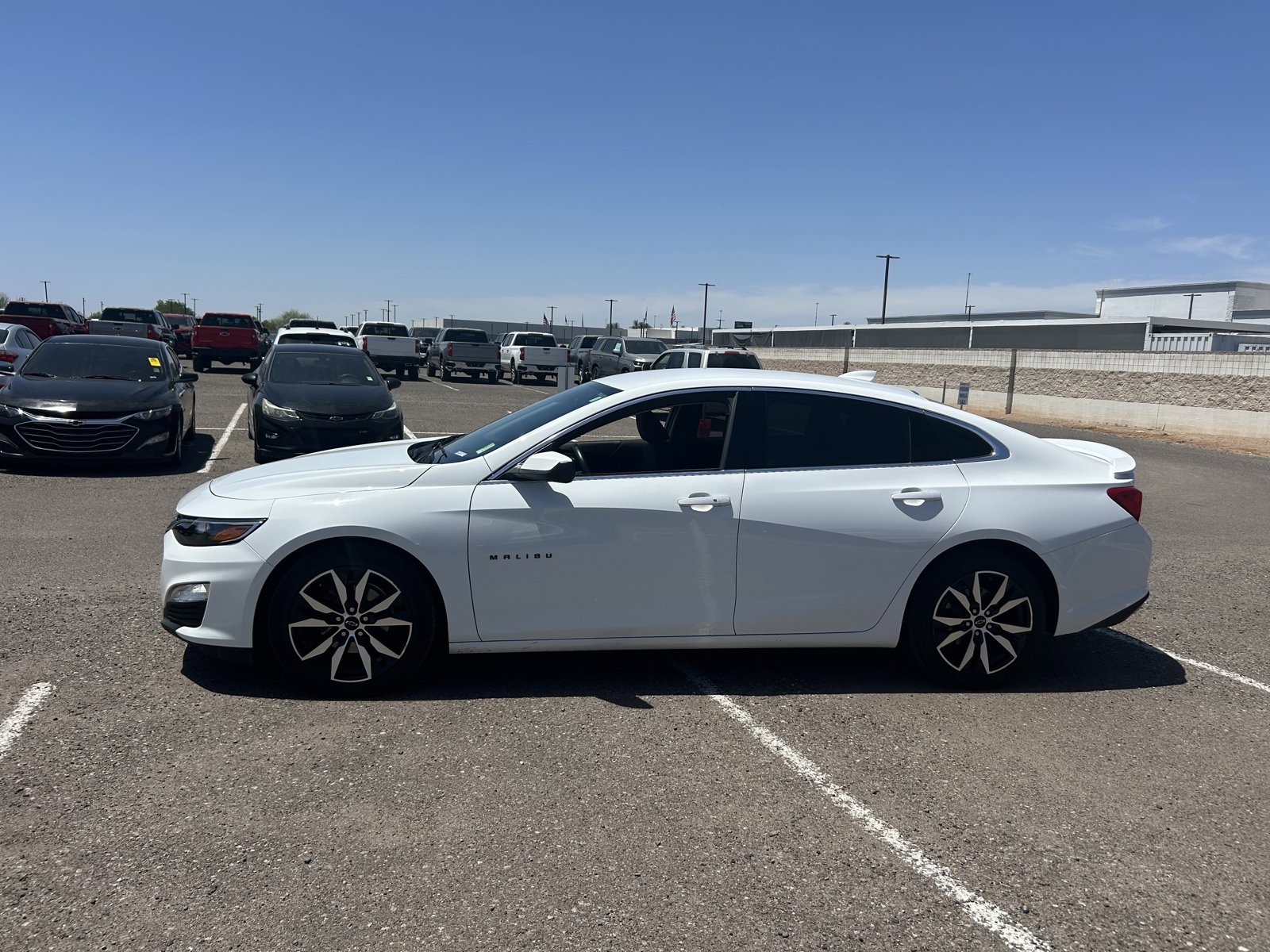 Used 2022 Chevrolet Malibu RS FWD image 2