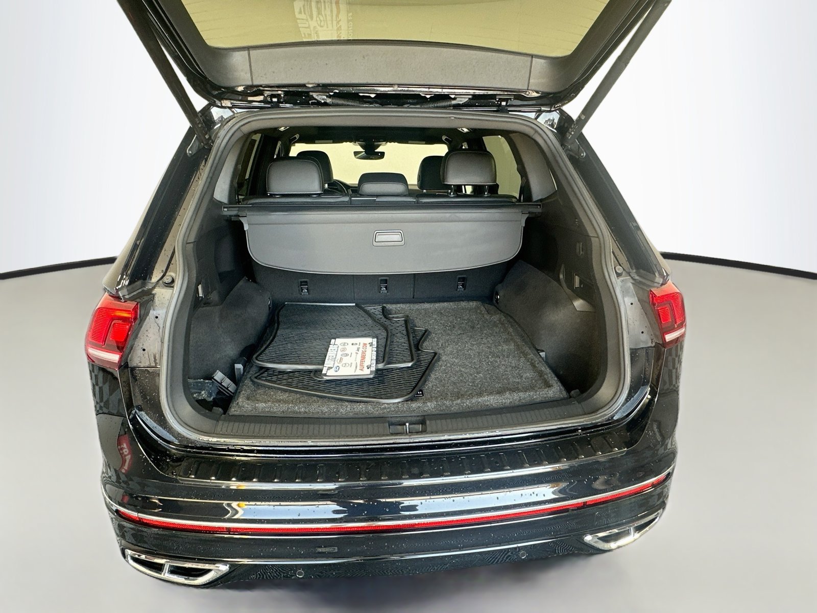 Used 2022 Volkswagen Tiguan SEL R-Line AWD/4WD image 28