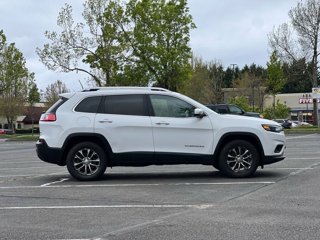 Used 2019 Jeep Cherokee Latitude Plus AWD/4WD image 6