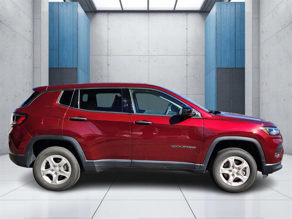Used 2022 Jeep Compass Sport image 2