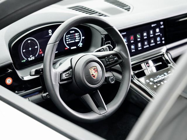 Certified 2025 Porsche Panamera 4 image 10