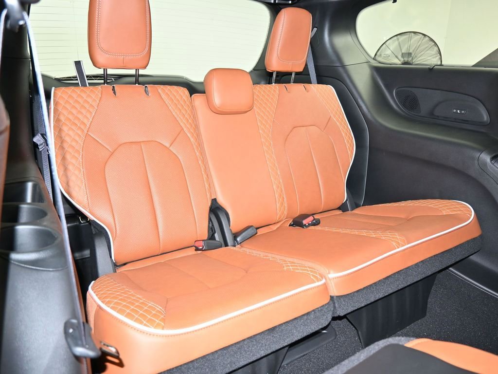 New 2026 Chrysler Pacifica Pinnacle image 43