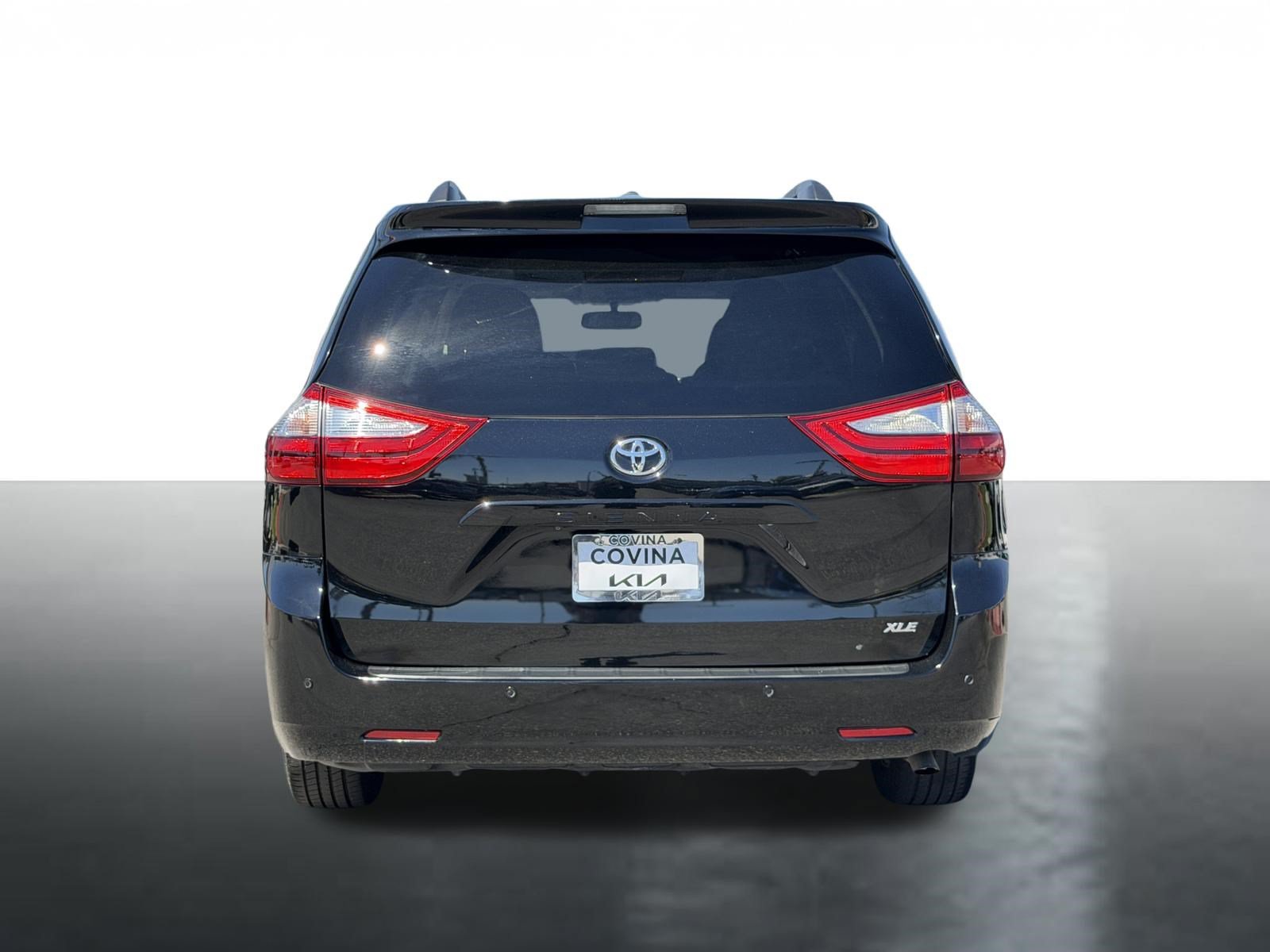 Used 2017 Toyota Sienna XLE w/ XLE Navigation Package FWD image 7