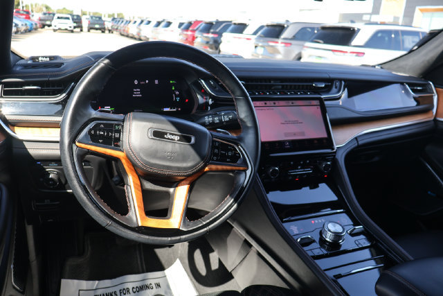 Used 2022 Jeep Grand Cherokee Summit AWD/4WD image 12