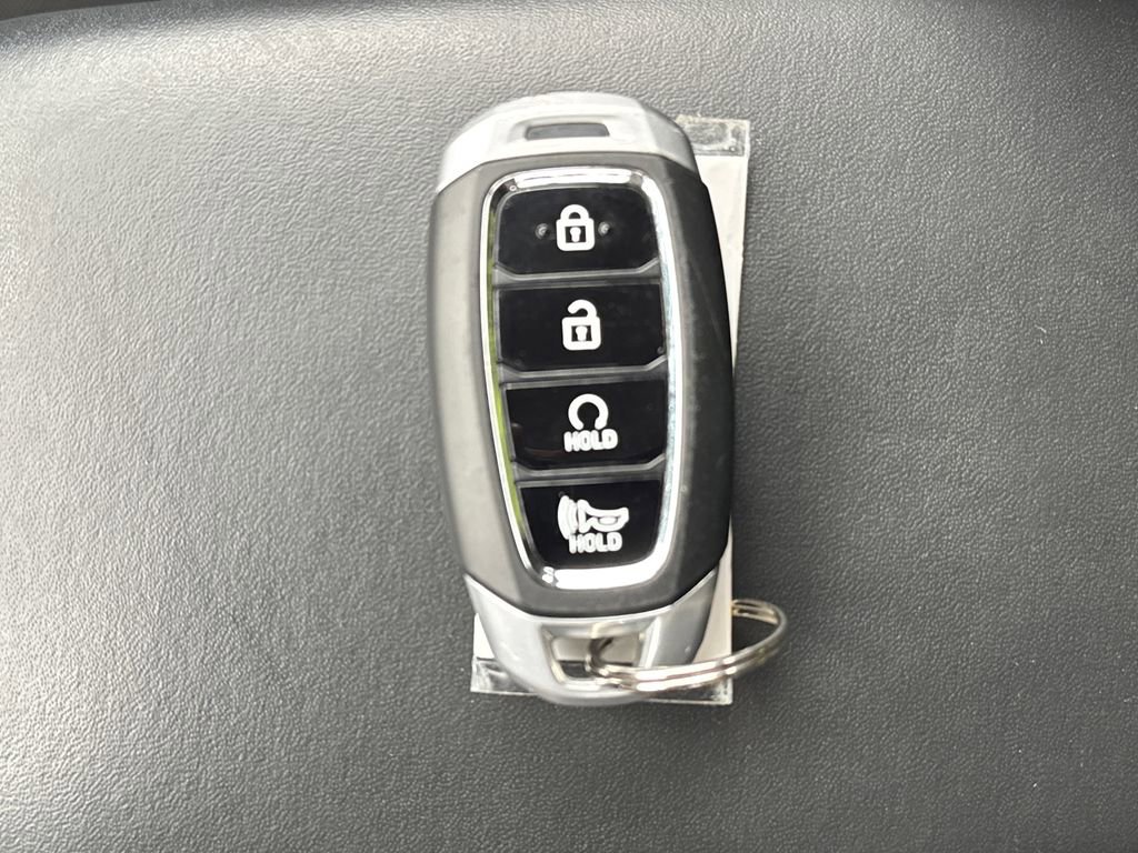 Used 2025 Hyundai Venue SEL FWD image 26
