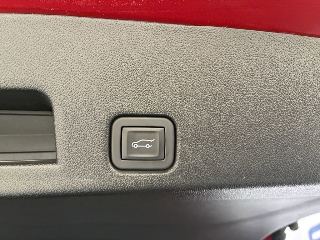 Used 2024 Chevrolet Traverse LT w/ LPO, Floor Liner Package AWD/4WD image 5