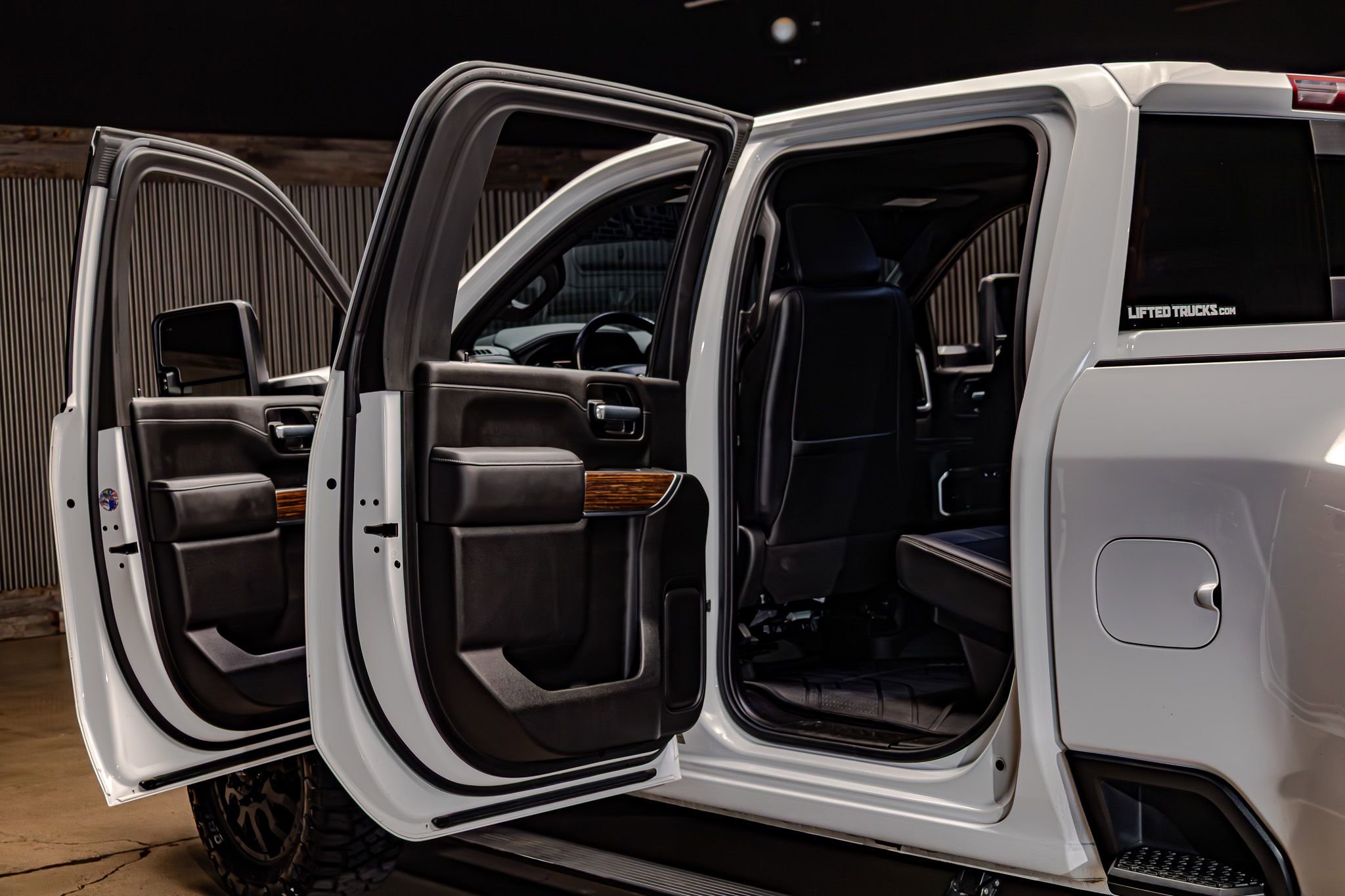 Used 2021 Chevrolet Silverado 3500 High Country image 27