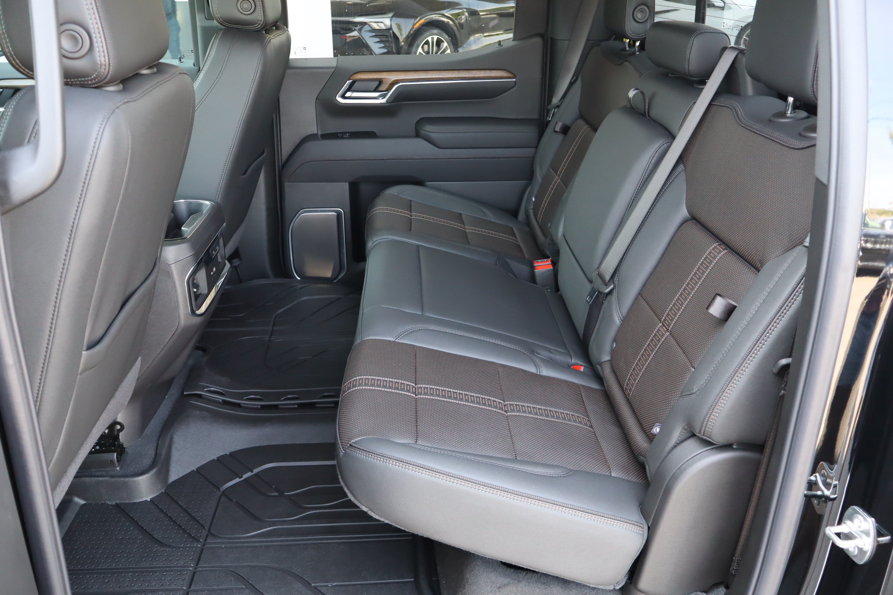 New 2026 Chevrolet Silverado 1500 High Country w/ High Country Premium Package AWD/4WD image 22