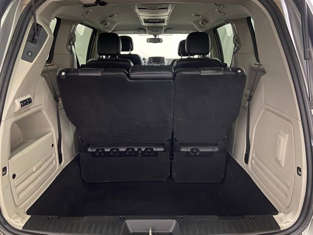 Used 2012 Chrysler Town & Country Touring-L w/ Premium Group FWD image 11