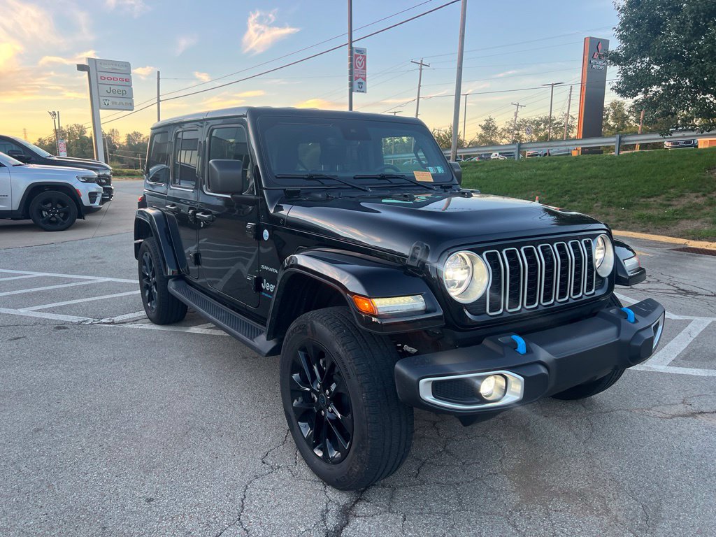 Used 2024 Jeep Wrangler Unlimited Sahara w/ Technology Group AWD/4WD image 1