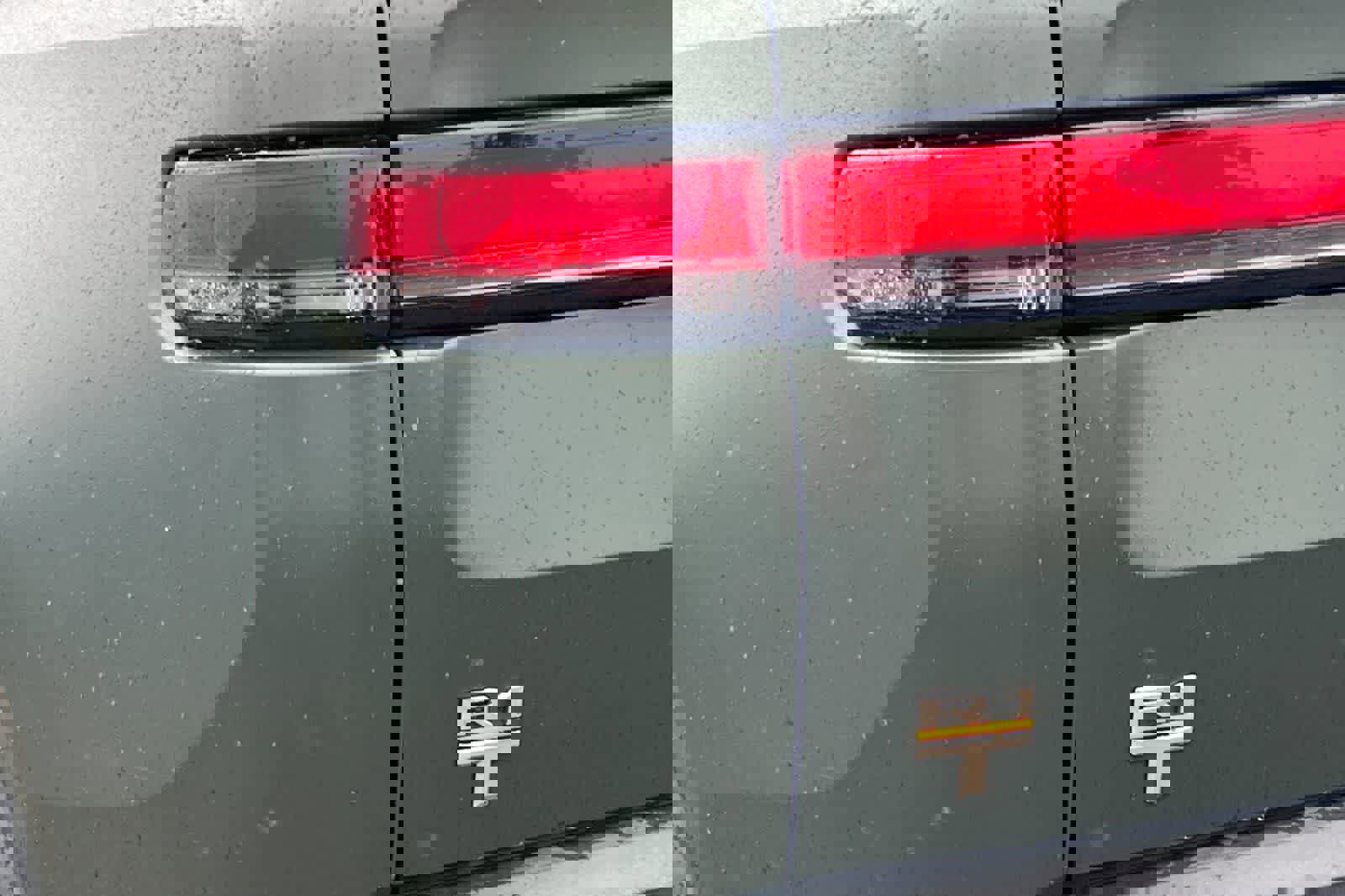 Used 2022 Rivian R1T Adventure image 13