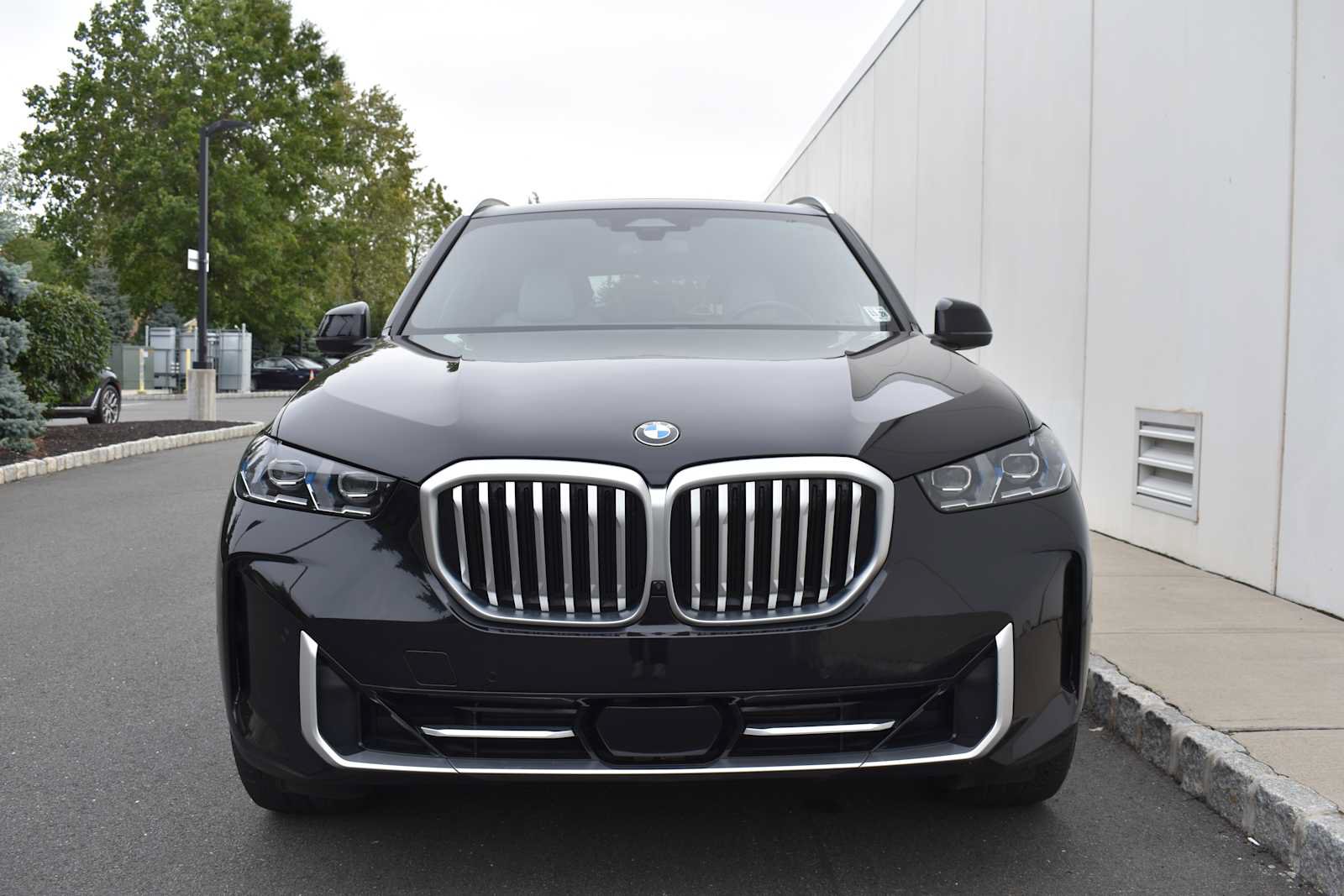 Used 2024 BMW X5 xDrive40i w/ Premium Package AWD/4WD image 2
