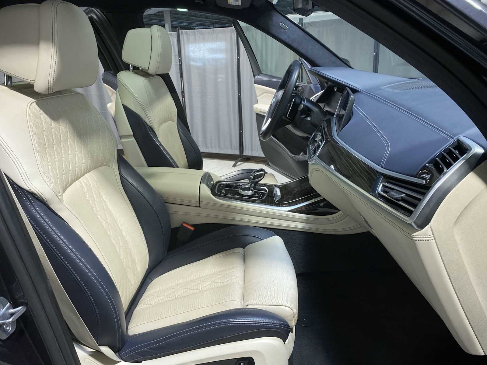 Used 2019 BMW X7 xDrive50i w/ Premium Package AWD/4WD image 14
