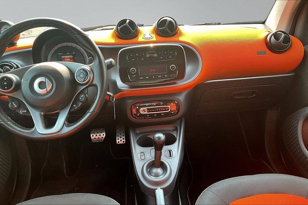 Used 2016 smart fortwo passion RWD image 6