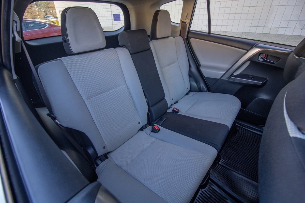 Used 2018 Toyota RAV4 XLE image 17