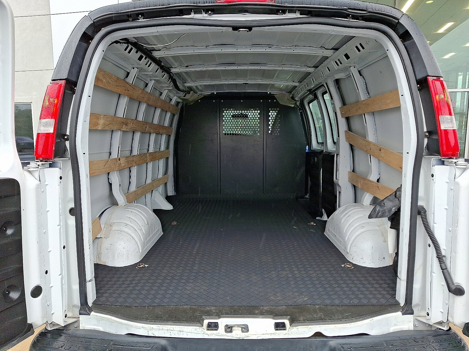 Used 2023 GMC Savana 2500 w/ Driver Convenience Package image 28