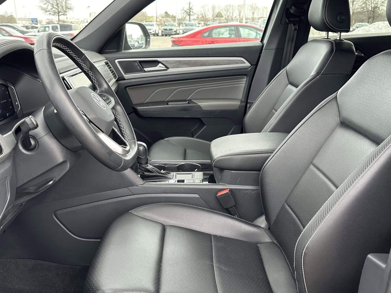 Used 2023 Volkswagen Atlas Cross Sport SE w/ Panoramic Sunroof Package image 8