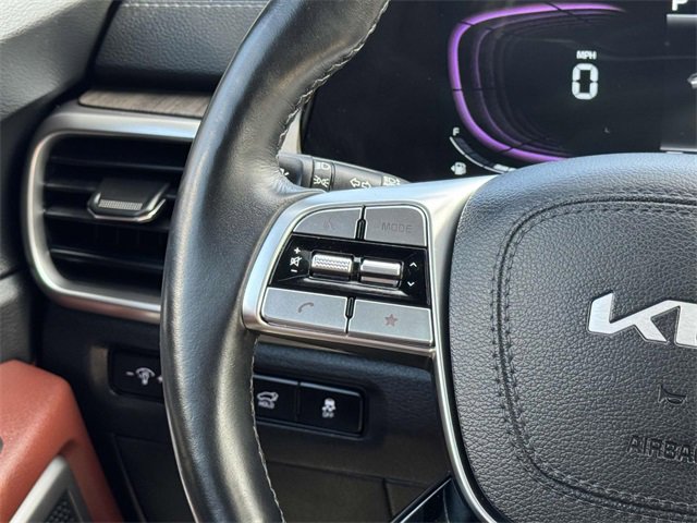 Used 2024 Kia Telluride EX w/ EX Captain's Chair Package image 9