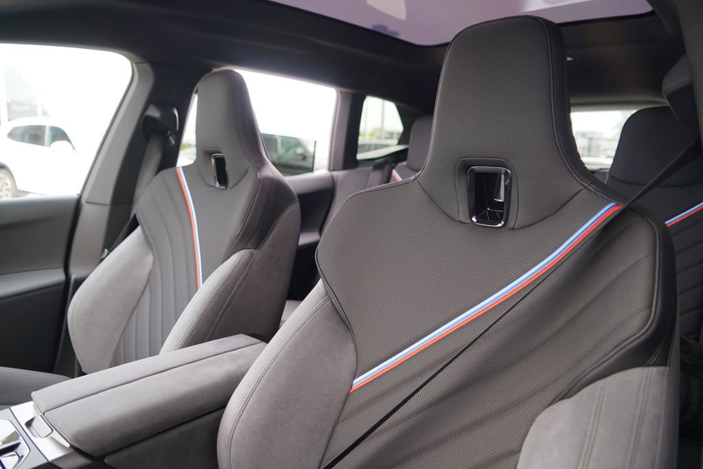 New 2026 BMW iX xDrive45 w/ M Sport Package image 11