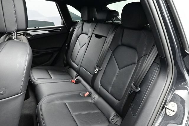 Certified 2025 Porsche Macan AWD/4WD image 14