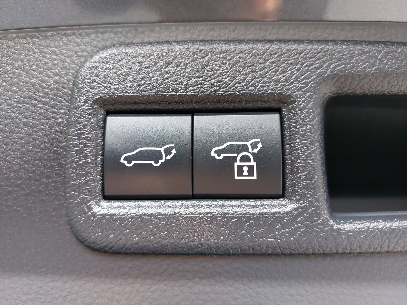 Used 2021 Toyota Venza LE image 13