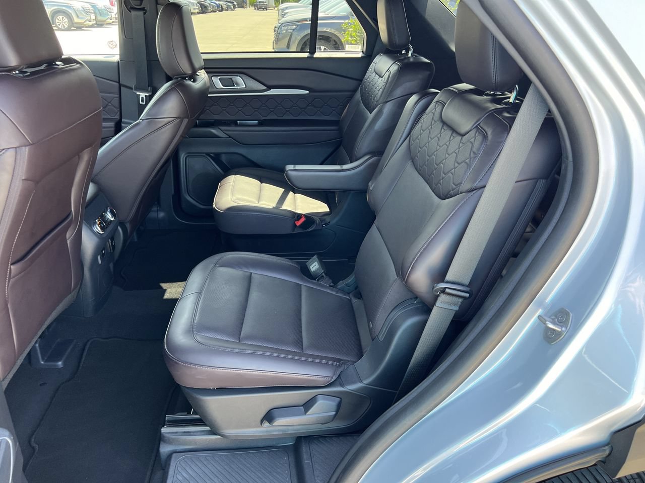 Used 2025 Ford Explorer Platinum w/ LUX Leather Package AWD/4WD image 27