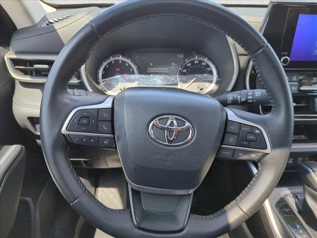 Used 2025 Toyota Highlander XLE AWD/4WD image 17