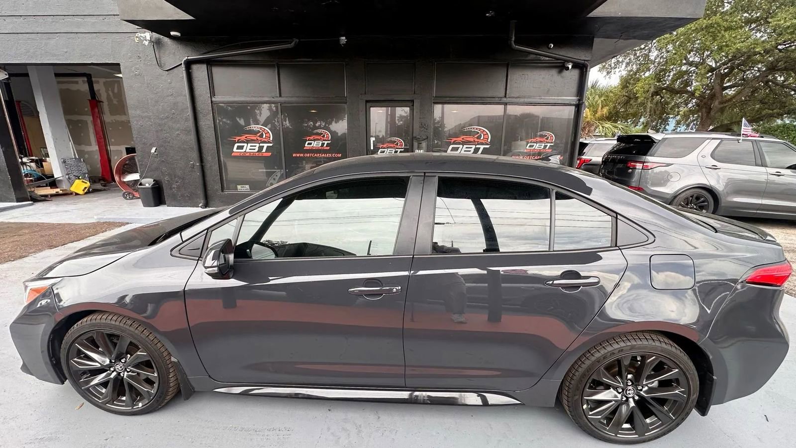 Used 2025 Toyota Corolla SE image 2