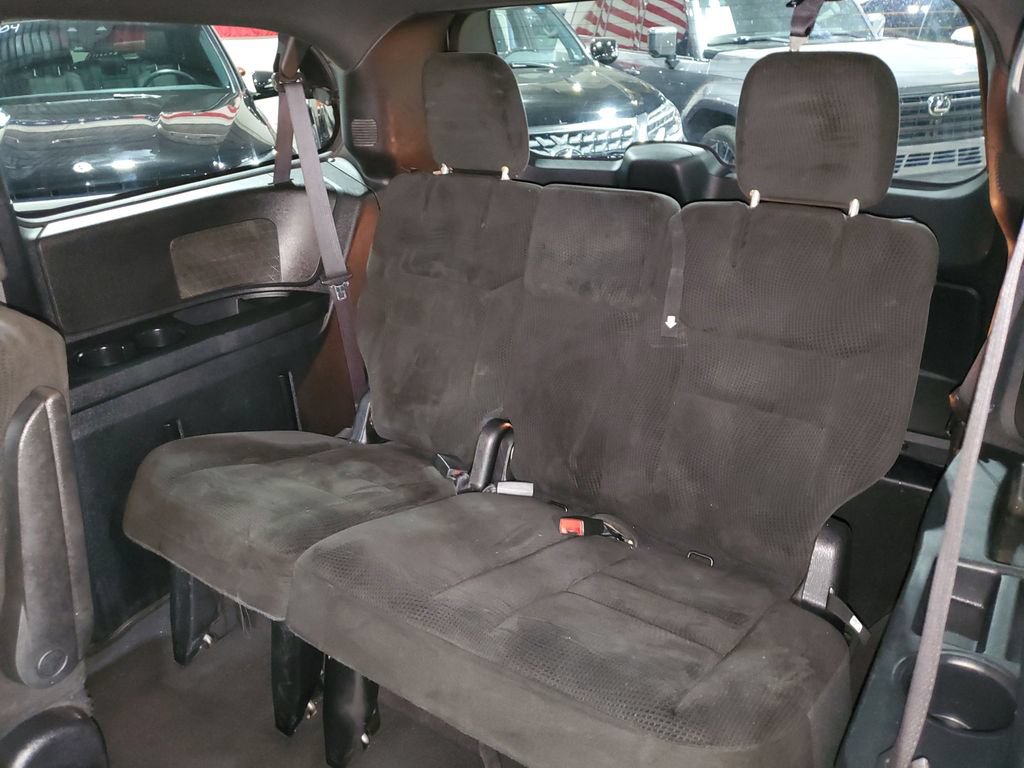 Used 2016 Dodge Grand Caravan SE FWD image 23