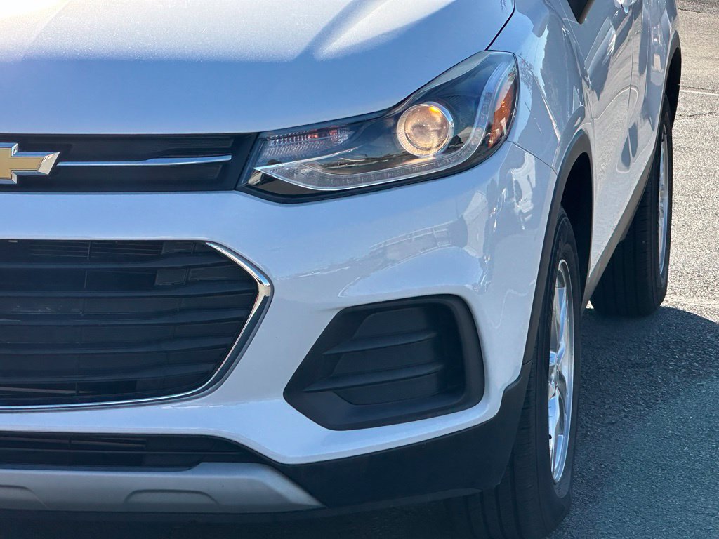 Used 2022 Chevrolet Trax LT w/ LT Convenience Package AWD/4WD image 38