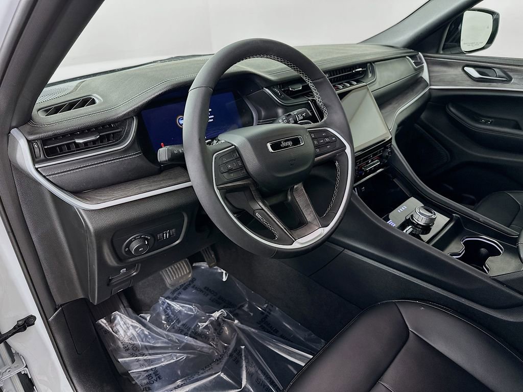 Certified 2025 Jeep Grand Cherokee Limited image 16