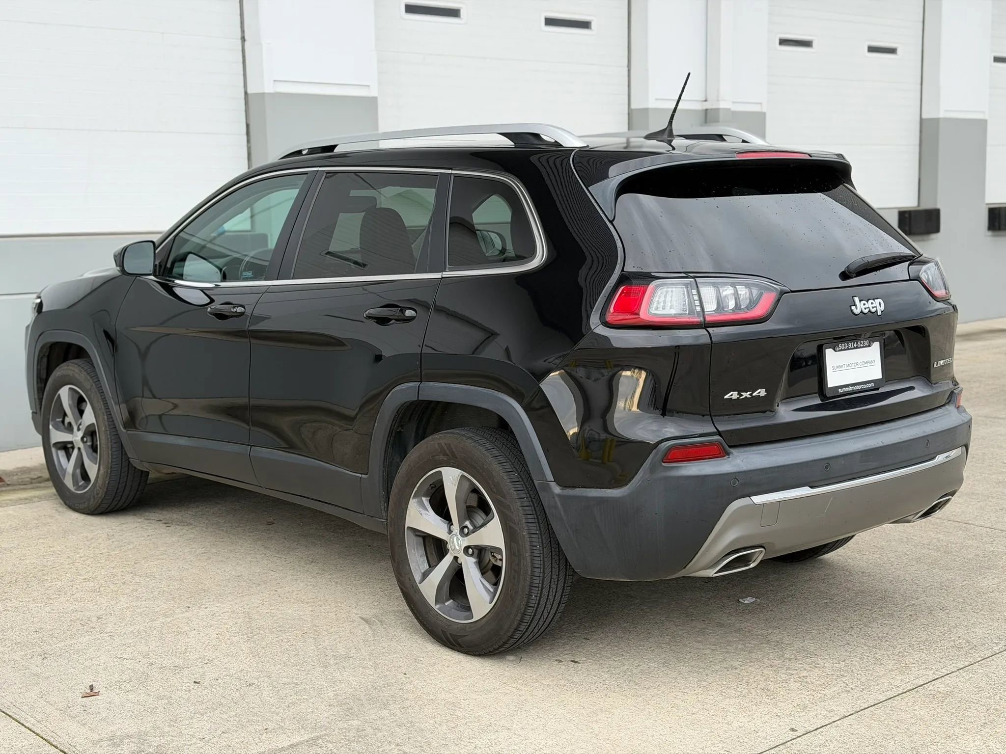 Used 2019 Jeep Cherokee Limited image 3