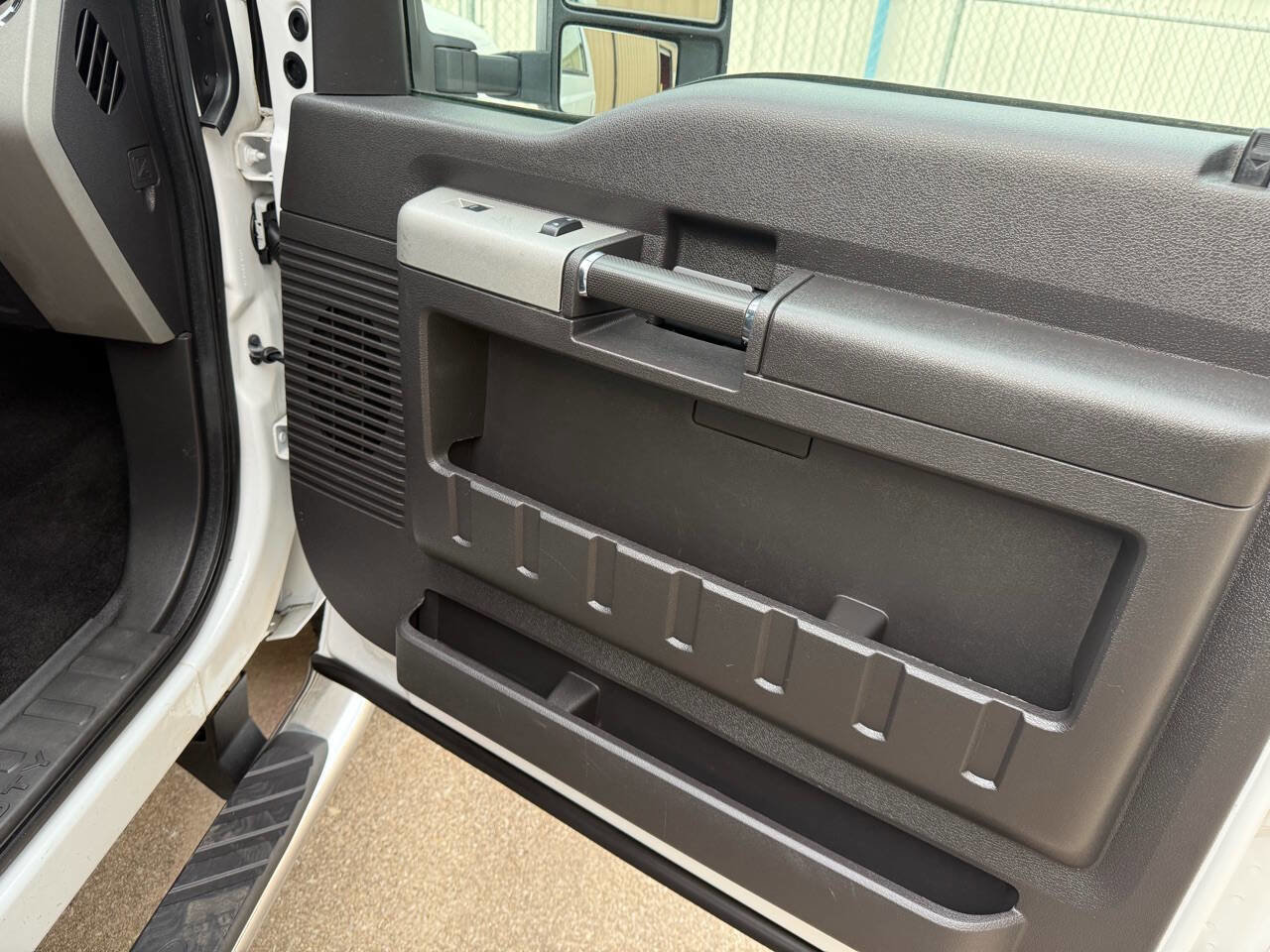 Used 2015 Ford F350 Lariat w/ Lariat Interior Package image 22