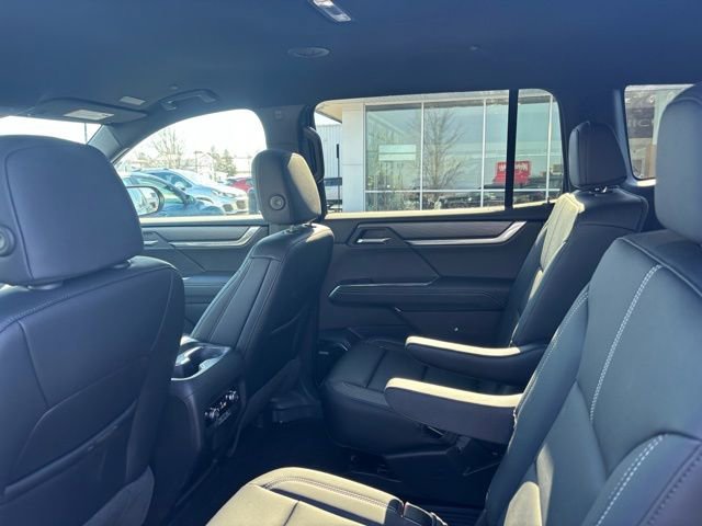 Used 2025 GMC Acadia Elevation w/ Elevation Premium Package image 9
