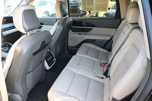 Used 2025 Lincoln Nautilus Premier image 24