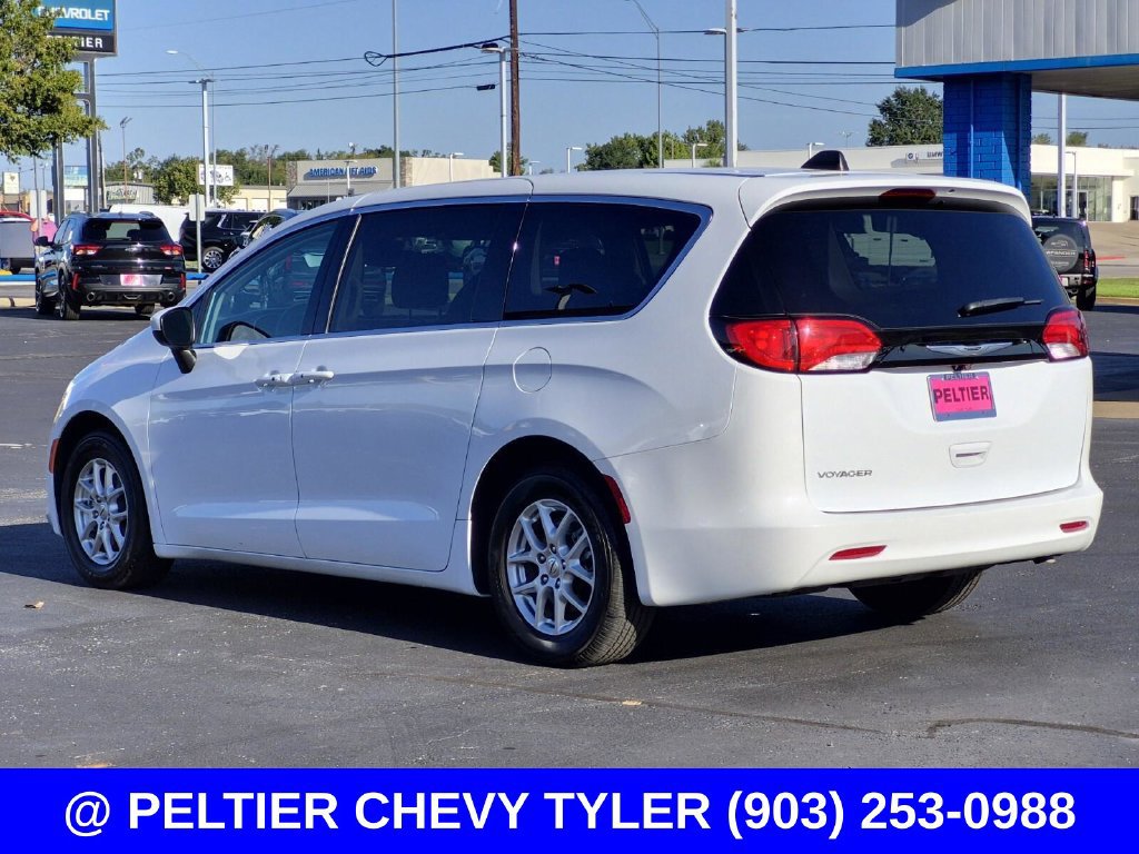 Used 2023 Chrysler Voyager LX FWD image 4