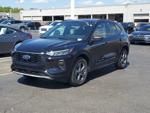 Used 2024 Ford Escape ST-Line w/ Tech Pack #1 AWD/4WD image 3