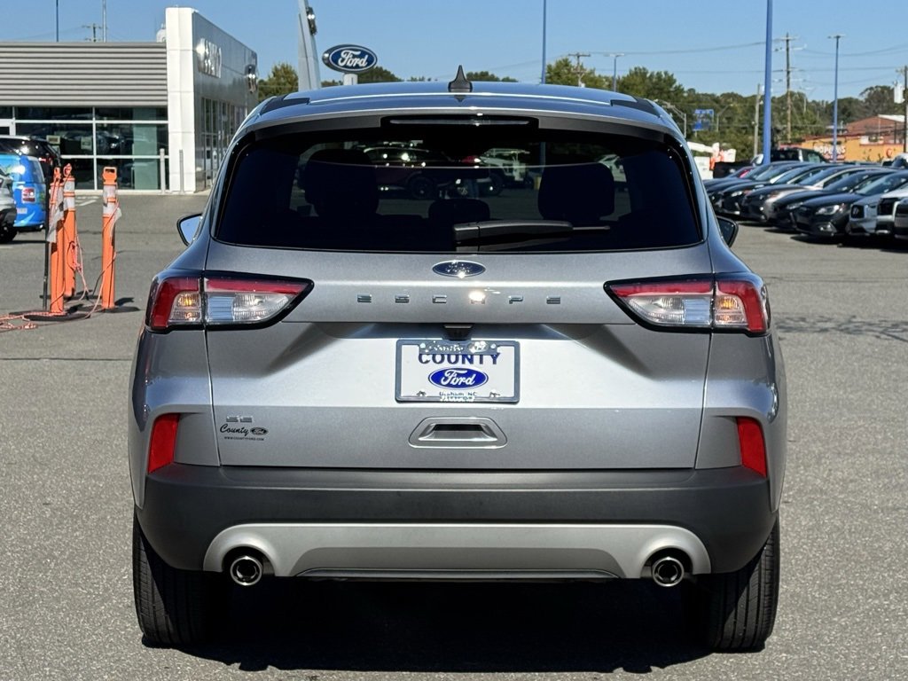 Used 2022 Ford Escape SE w/ Cold Weather Package image 11