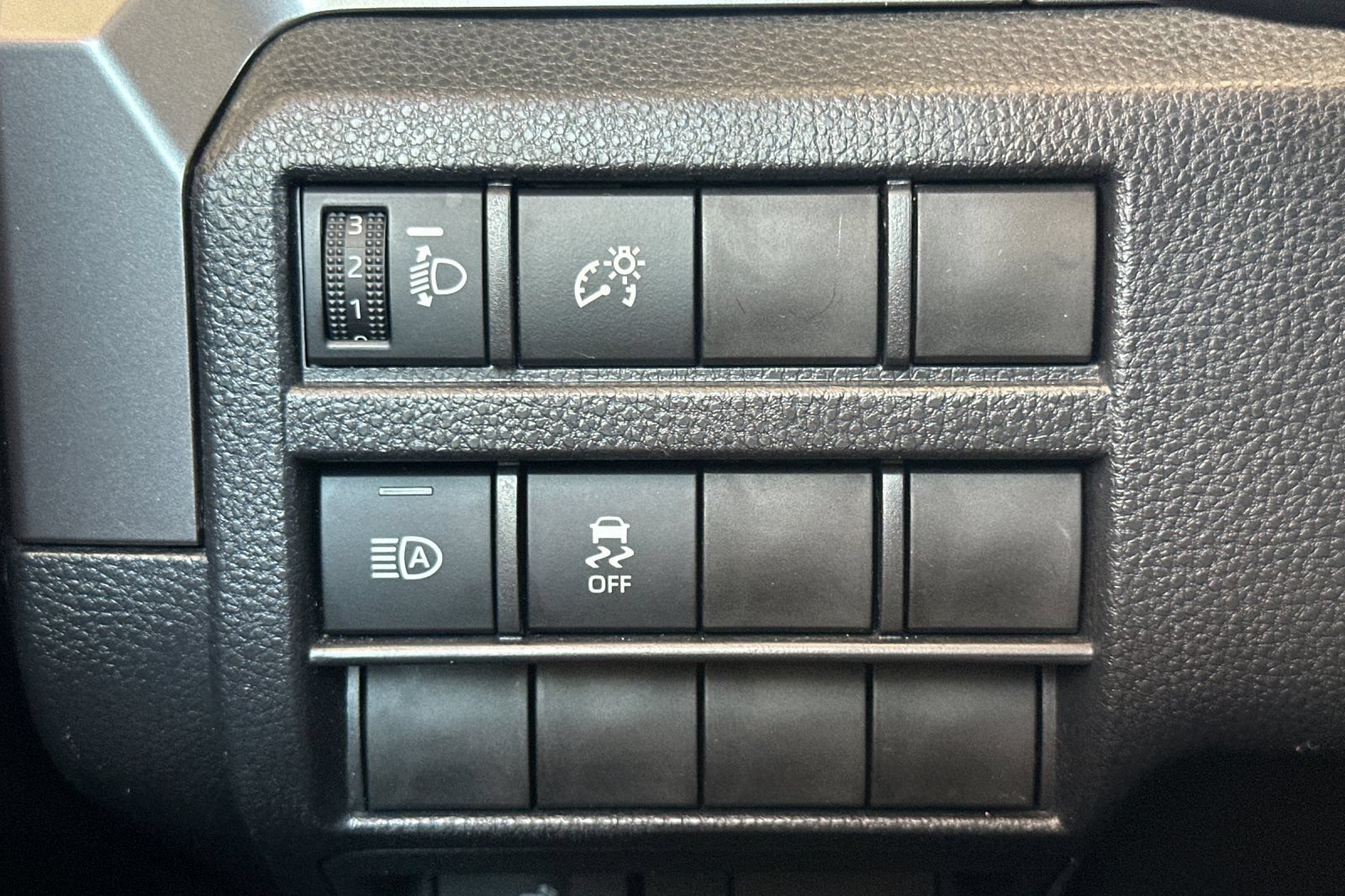 Certified 2025 Toyota Tacoma SR5 AWD/4WD image 30