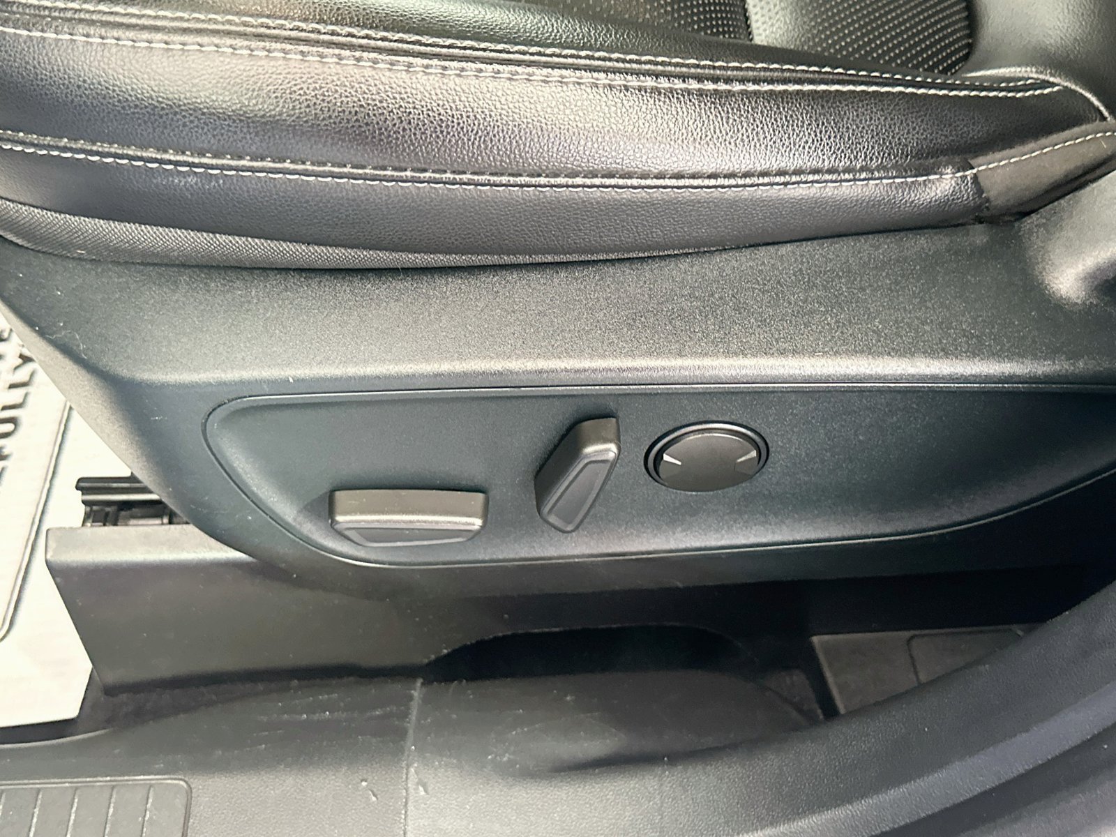 Used 2020 Ford Escape SEL AWD/4WD image 19