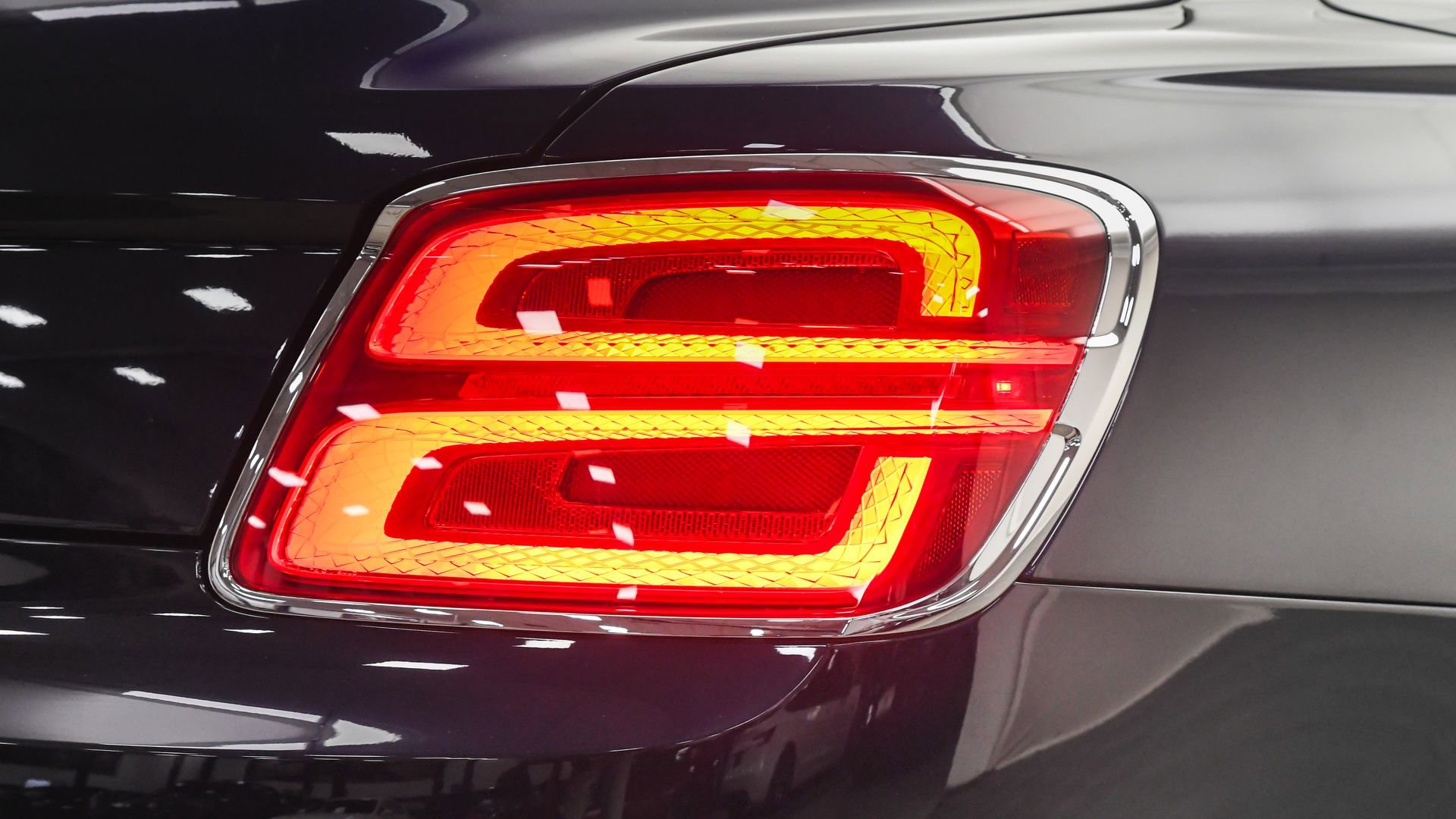 Certified 2024 Bentley Flying Spur Mulliner image 27