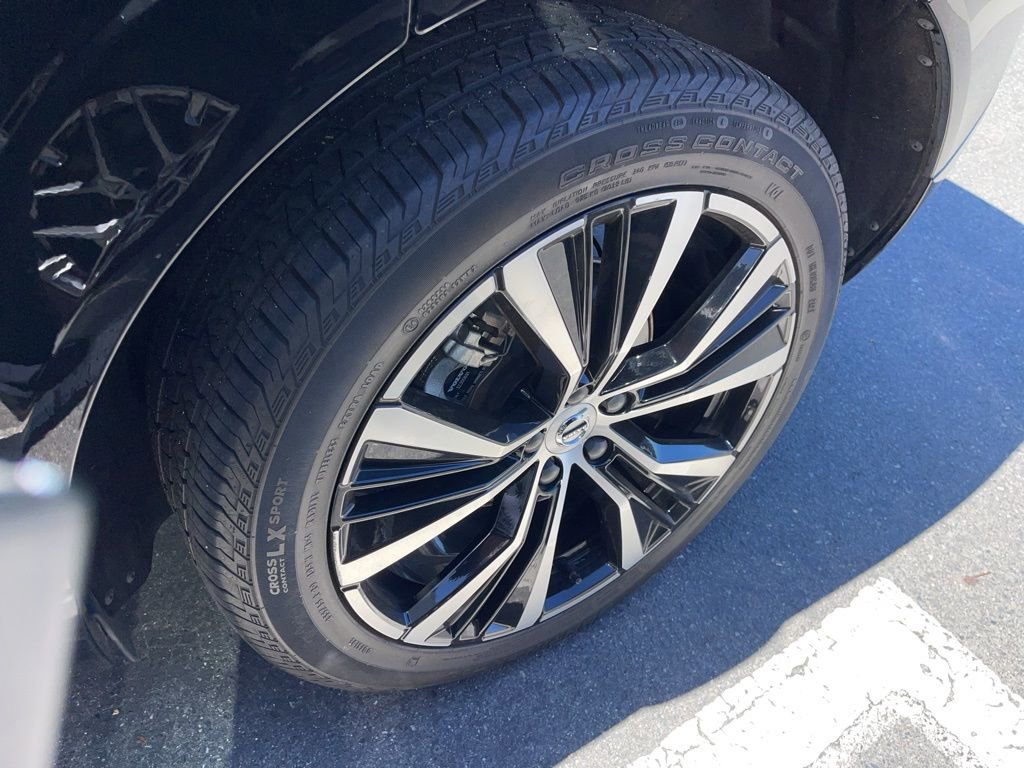 Used 2024 Volvo XC60 B5 Plus w/ Protection Package Premier image 3