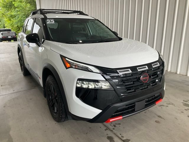 Used 2025 Nissan Rogue SV AWD/4WD image 25