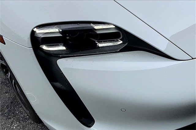 Used 2022 Porsche Taycan image 18